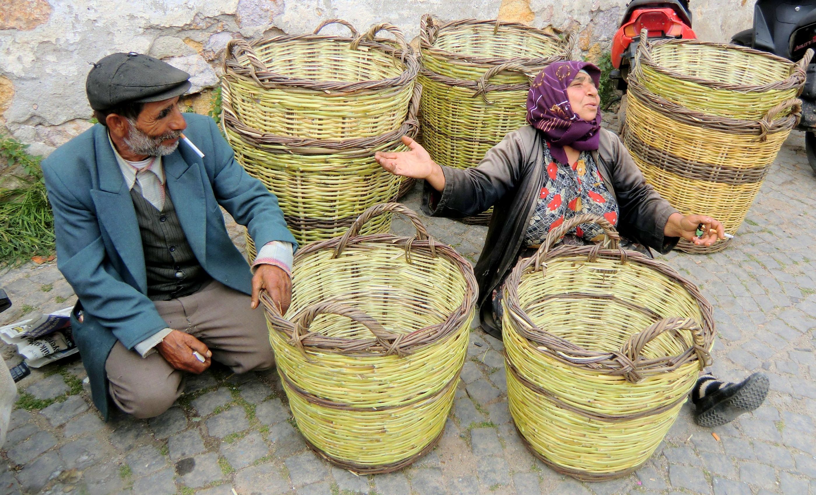 Basket seller